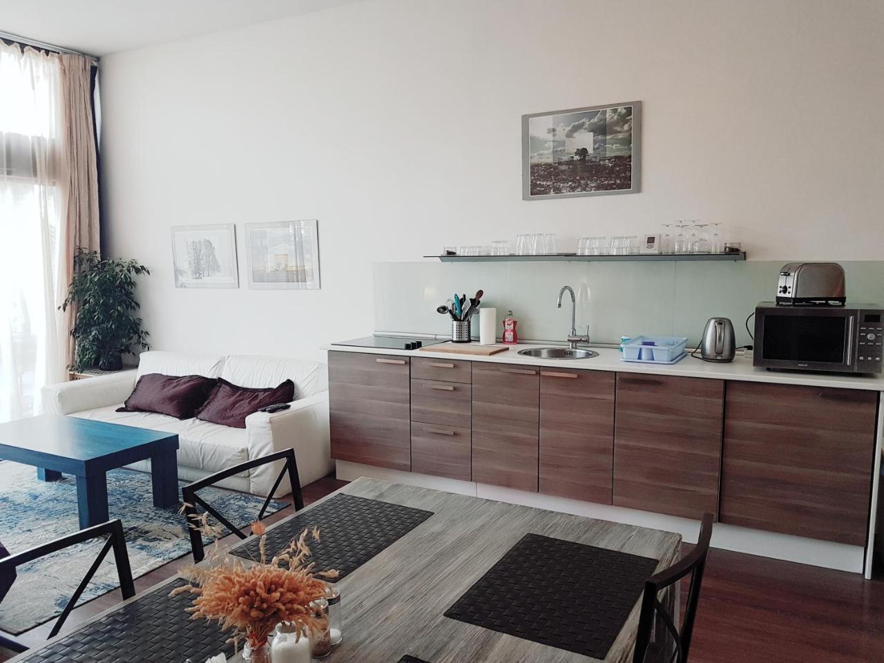 Apartment Breeze Братислава Екстериор снимка